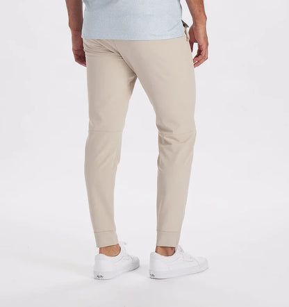 Pantalones cómodos para el día a día de los hombres