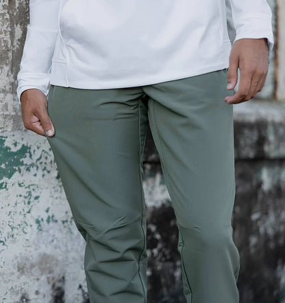 Pantalones cómodos para el día a día de los hombres