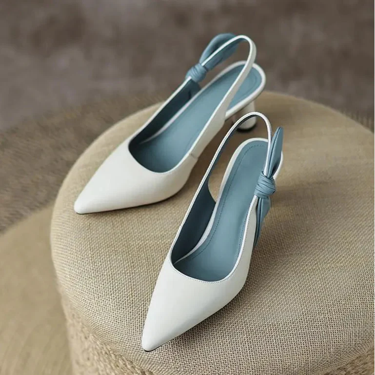 Nora - Elegantes zapatos negros con lazo