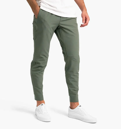 Pantalones cómodos para el día a día de los hombres