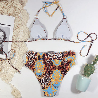 Favorecedor bikini estampado de escote halterneck