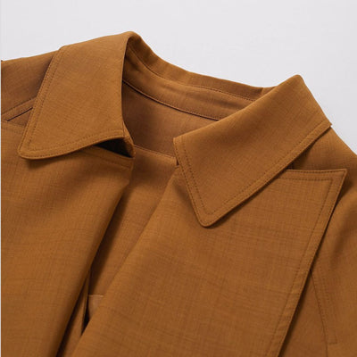 Chaqueta peplum con un llamativo cuello y diseño ceñido a la cintura - Gemma