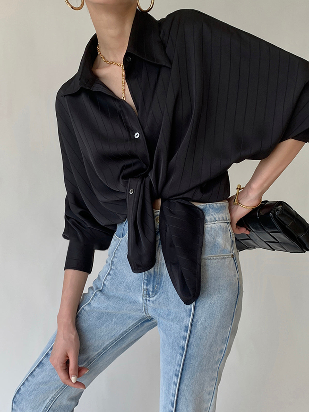 Clara - Camisa oversize con cuello alto y botones