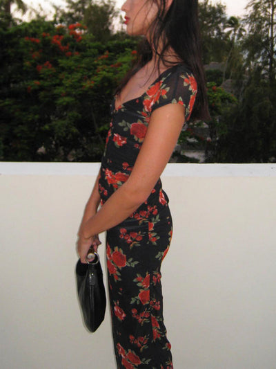 Júlia - Vestido midi con pliegues laterales y estampado floral