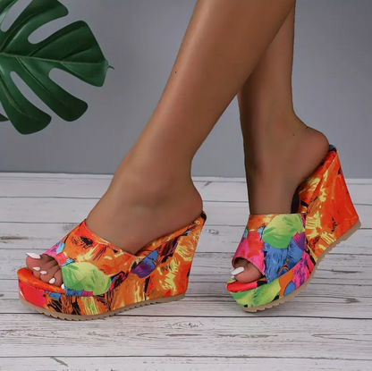 Femke - Las sandalias de tacón de cuña con plataforma y estampado de colores