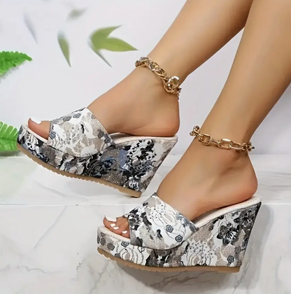 Julia - Las sandalias de tacón de cuña con estampado floral