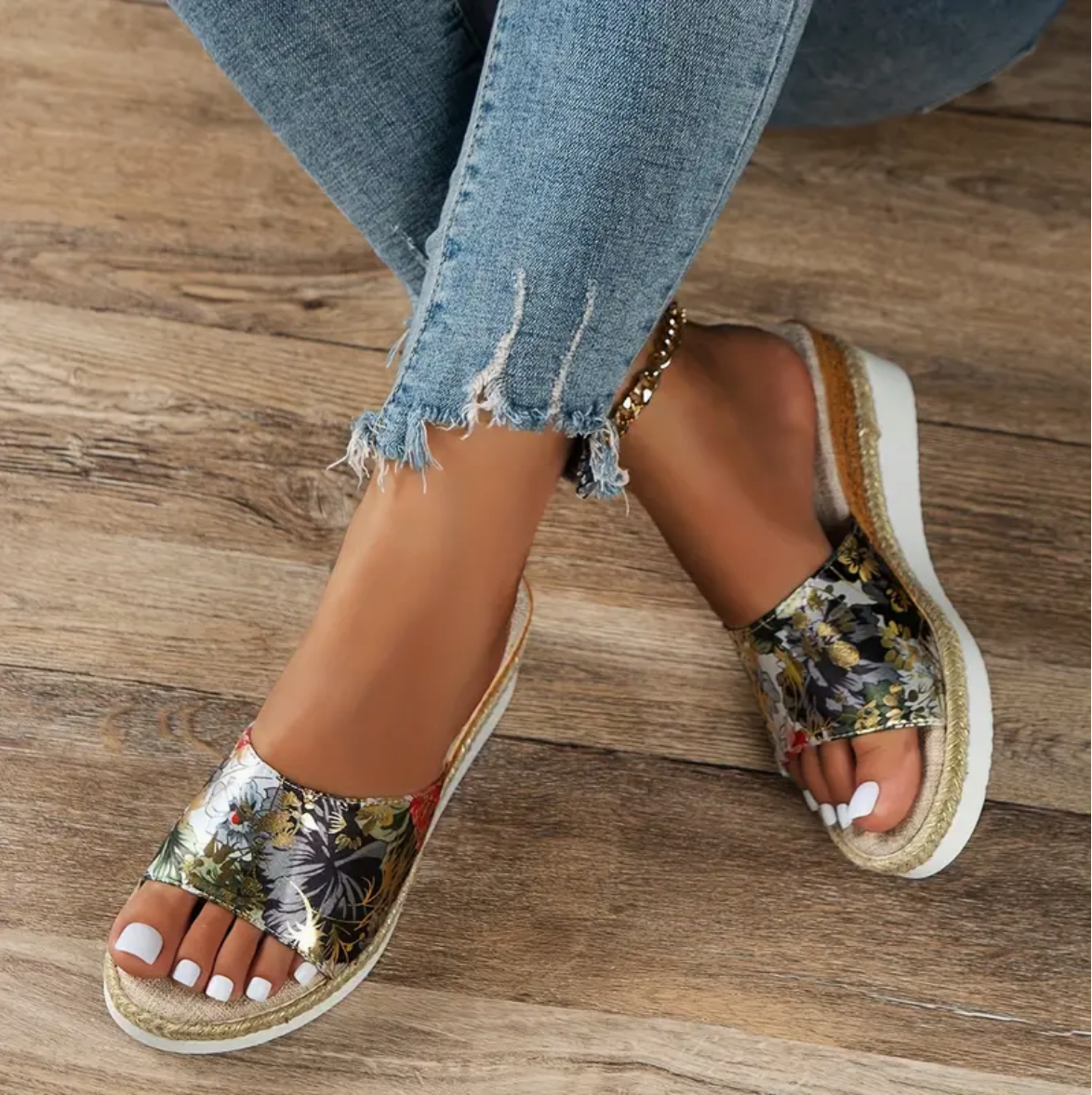 Femke - Sandalias de tacón de cuña para mujer con estampado floral