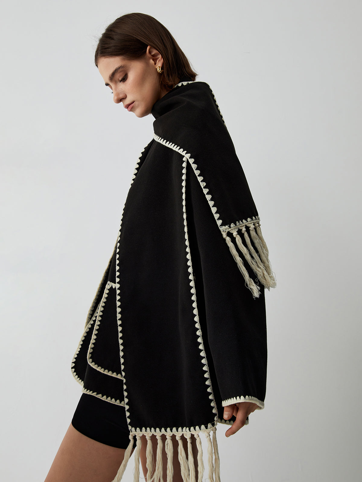 Chaqueta de mujer con ribetes en contraste y elegante bufanda - Alesha