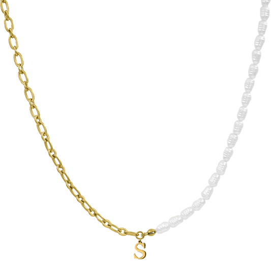 Elegante Perla Letra Básica chapada en oro de 14K