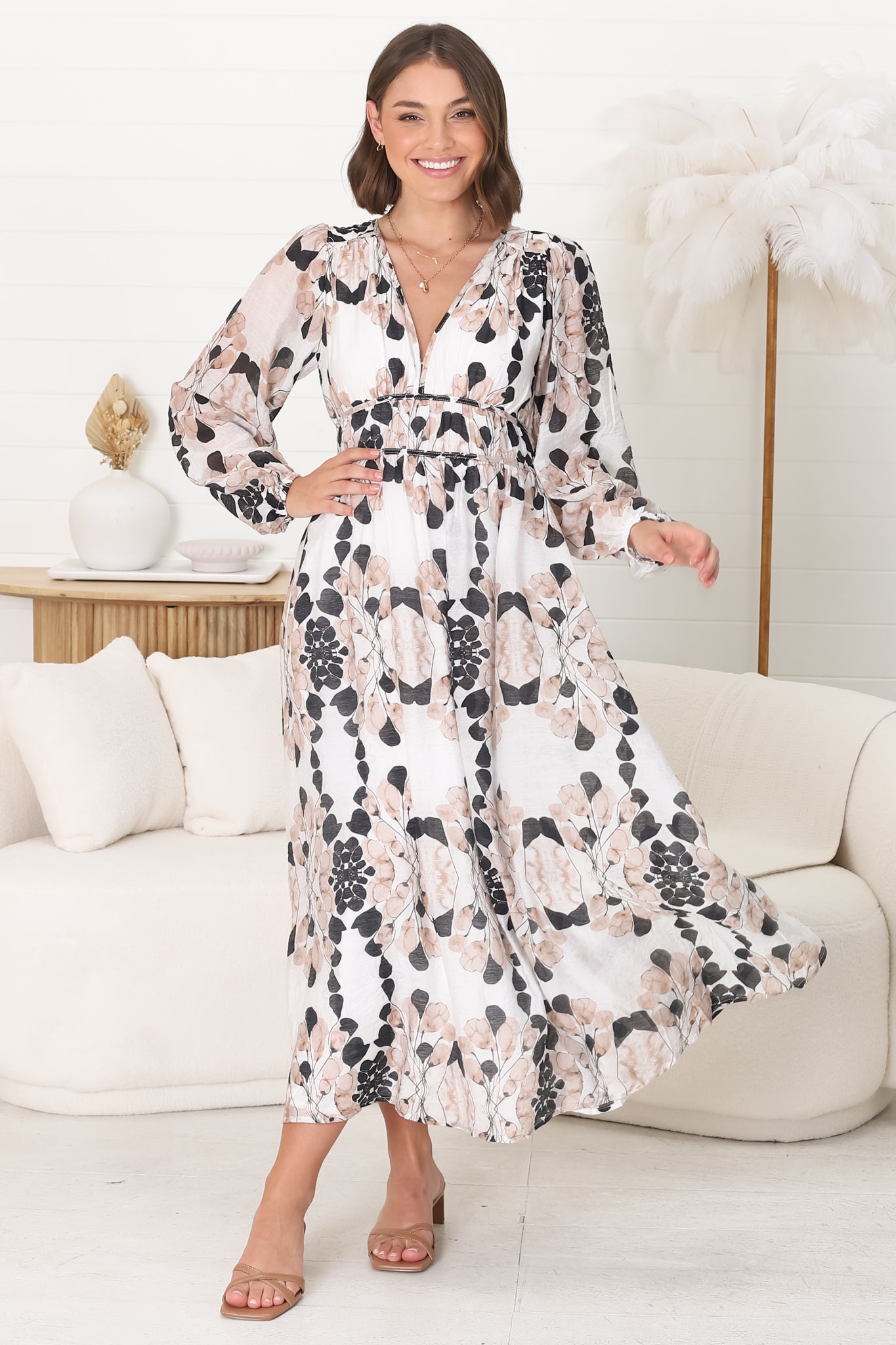 Helia Midi Dress - Vestido evasé con escote en pico y cintura plisada