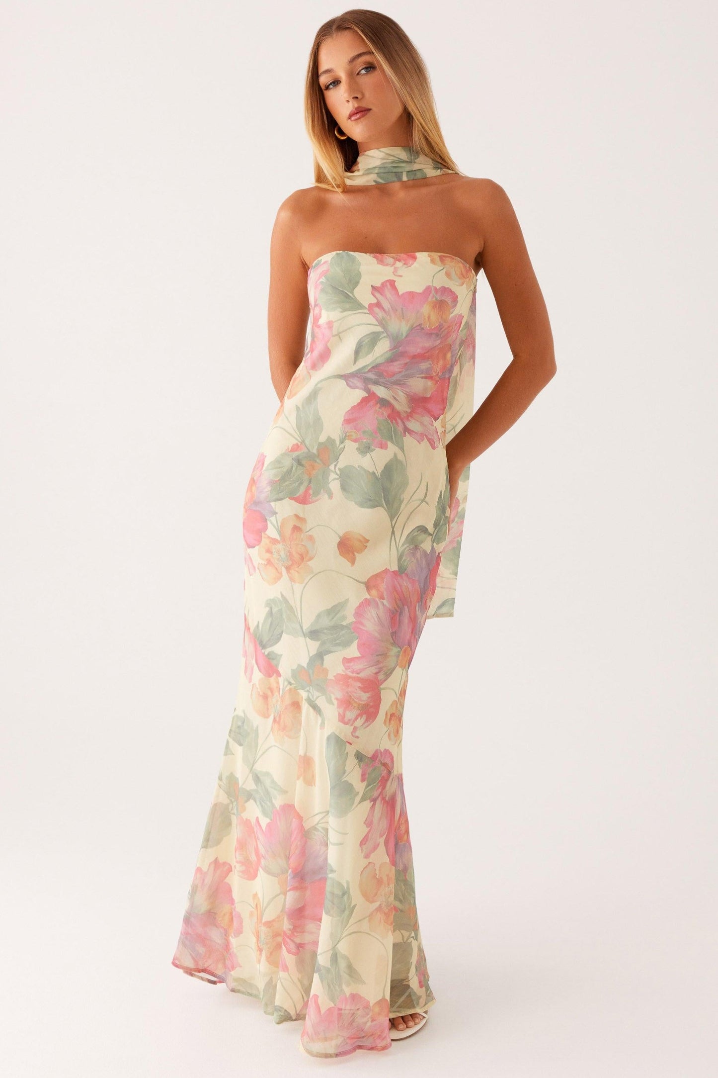 Camila - Vestido Largo Strapless de Gasa con Estampado Floral