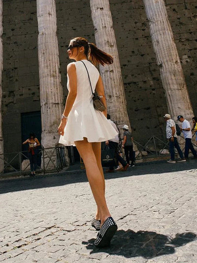 Imana - Favorecedor mini vestido de cuello cuadrado