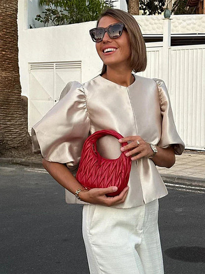 Mona - Elegante camisa de mujer con mangas cortas abullonadas