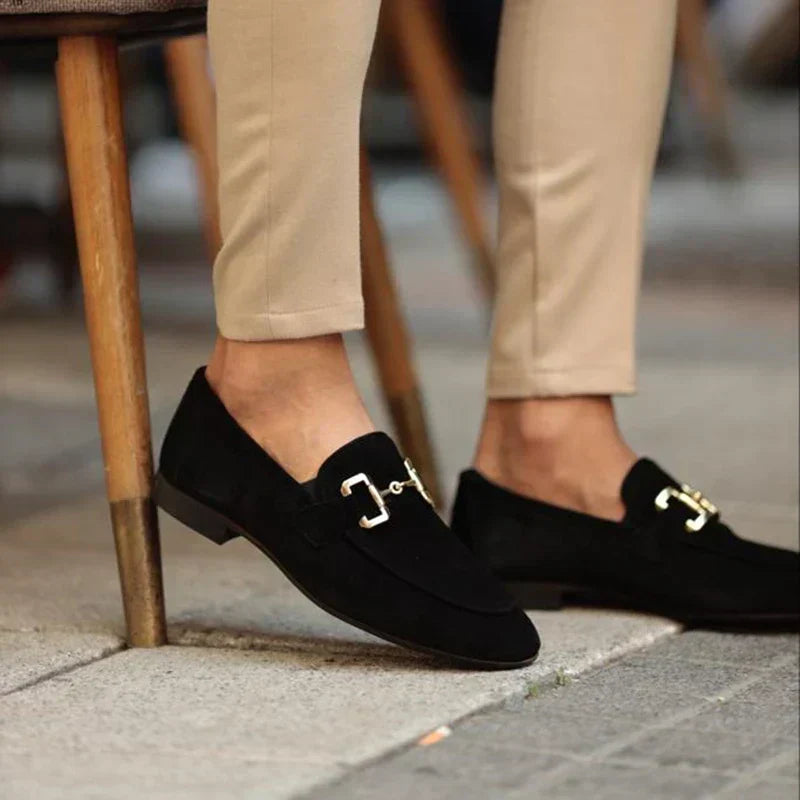 Elegantes mocasines de caballero de ante con cordones