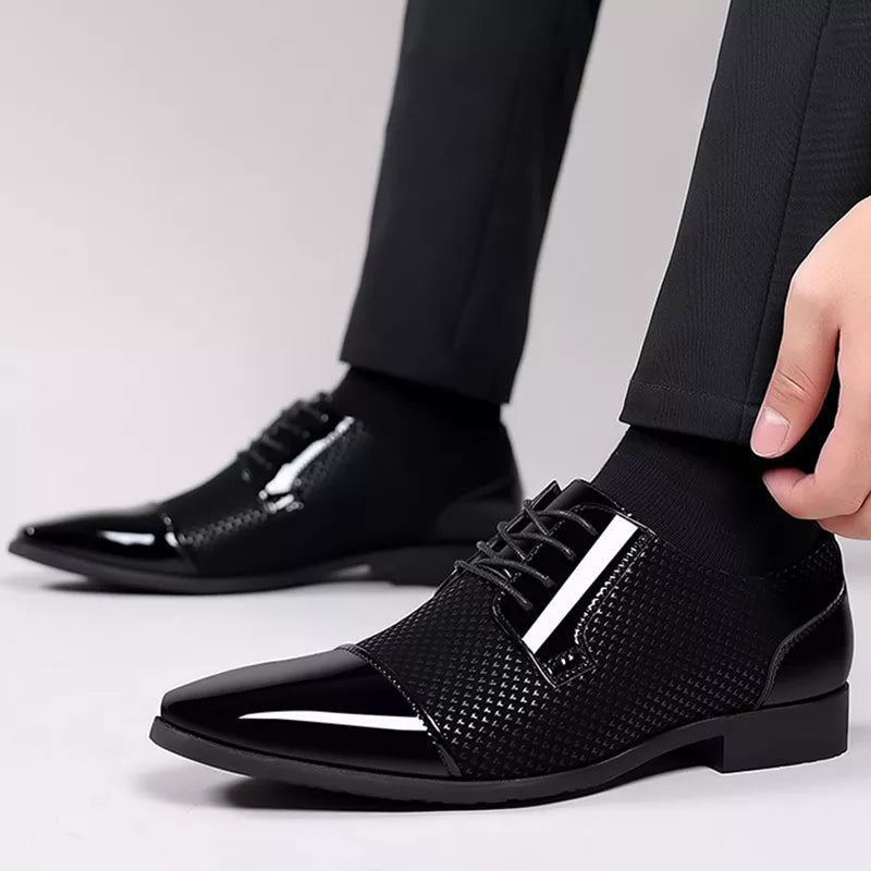 Elegantes zapatos de piel con strass para hombre