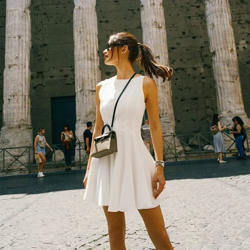 Imana - Favorecedor mini vestido de cuello cuadrado