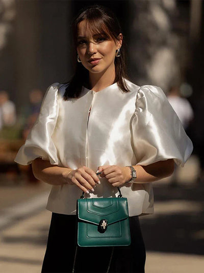 Mona - Elegante camisa de mujer con mangas cortas abullonadas