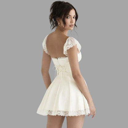Evelina - Vestido con adornos de encaje y falda vaporosa