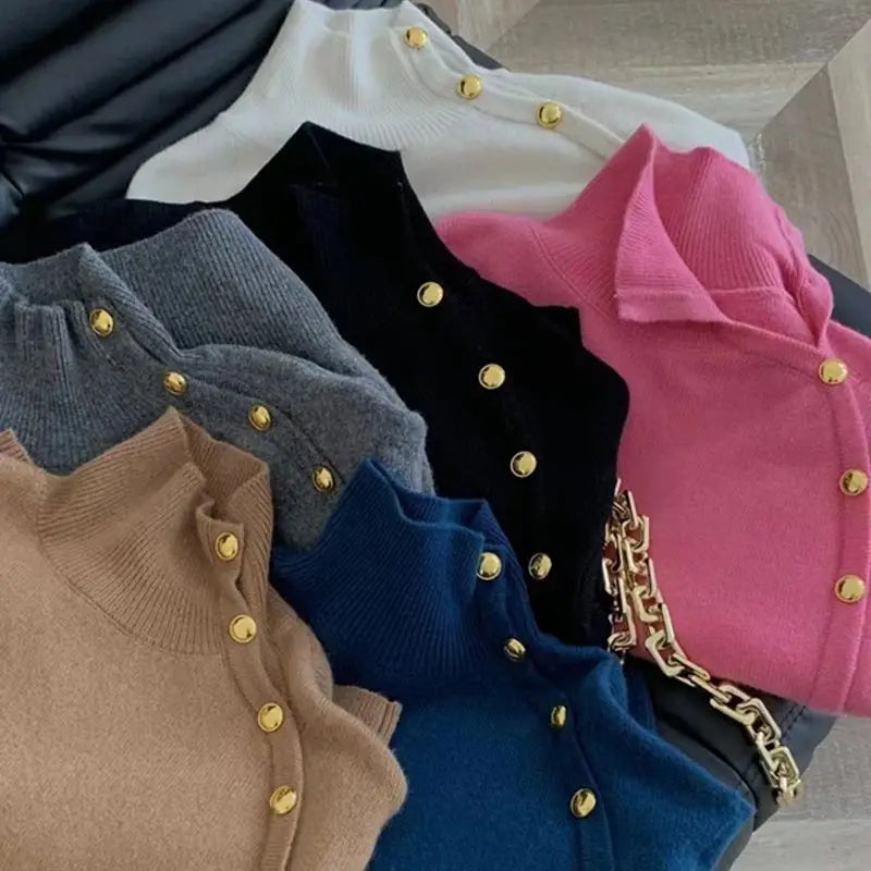 Joena - Jersey de cuello alto con detalle de botones asimétricos