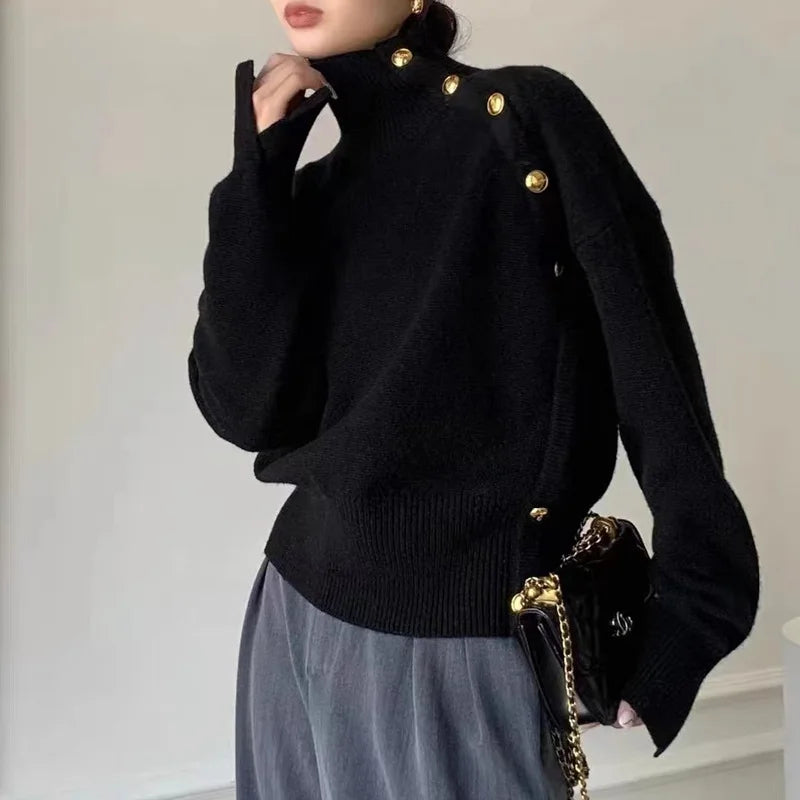 Joena - Jersey de cuello alto con detalle de botones asimétricos