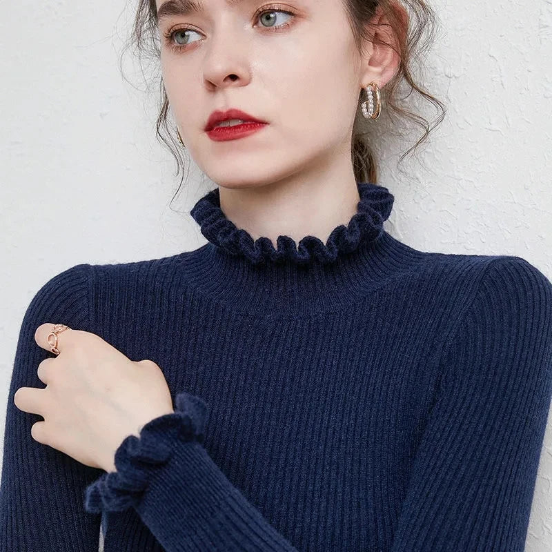 Lilia - Jersey de cuello alto de canalé con cuello de volantes