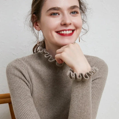 Lilia - Jersey de cuello alto de canalé con cuello de volantes