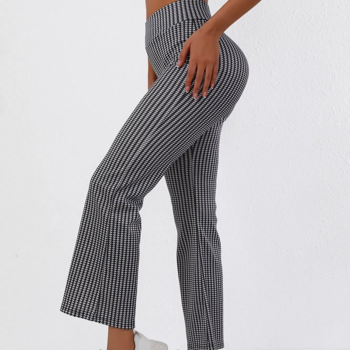 Pantalón acampanado para mujer de tejido elástico con estampado clásico - Renata