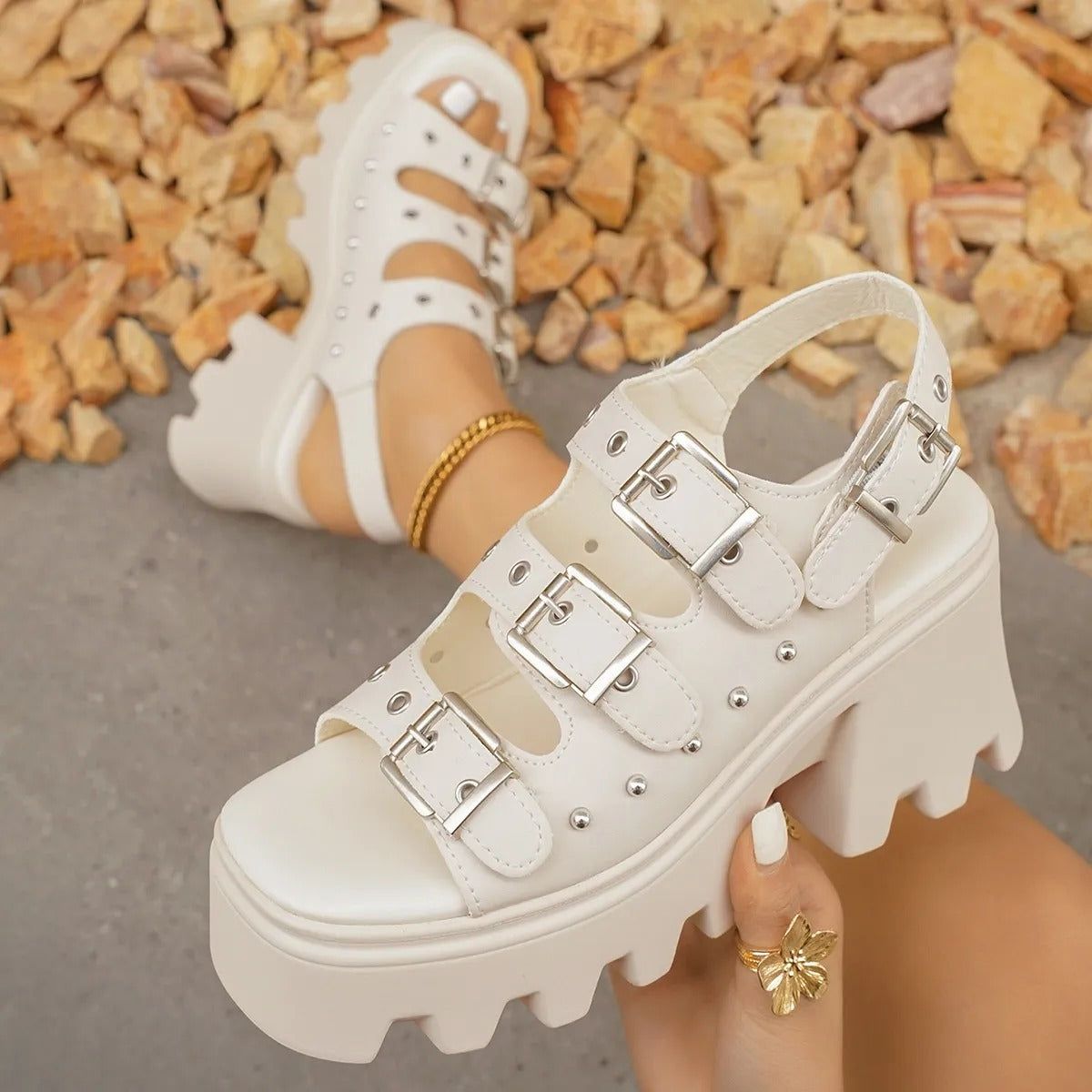 Sandalias para mujer de plataforma con tachuelas diseño - Renata