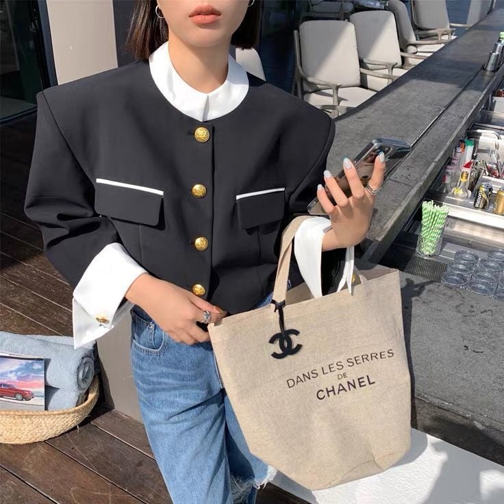 Nadja - Abrigo corto francés de botonadura sencilla para mujer