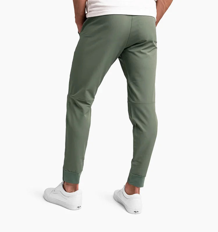 Pantalones cómodos para el día a día de los hombres