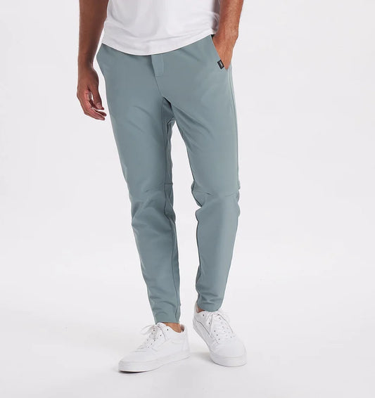 Pantalones cómodos para el día a día de los hombres