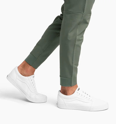 Pantalones cómodos para el día a día de los hombres