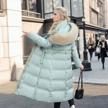 Bonnie - Abrigo largo de invierno para mujer con capucha de piel y cinturón