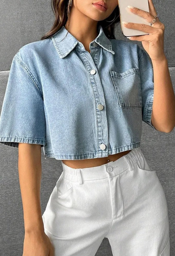 Camisa corta mujer denim con bolsillo frontal estilo casual - Emilia