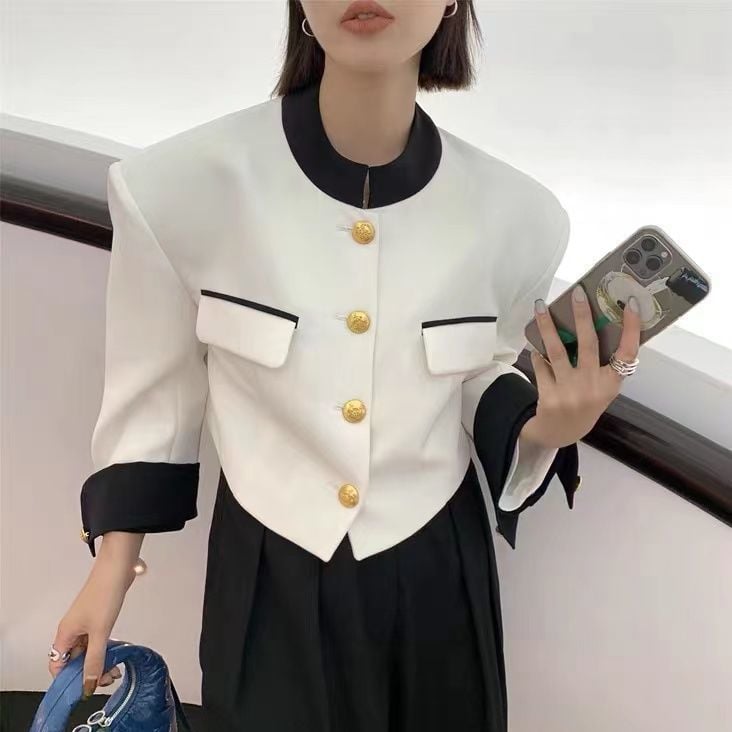 Nadja - Abrigo corto francés de botonadura sencilla para mujer