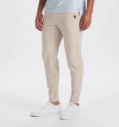 Pantalones cómodos para el día a día de los hombres