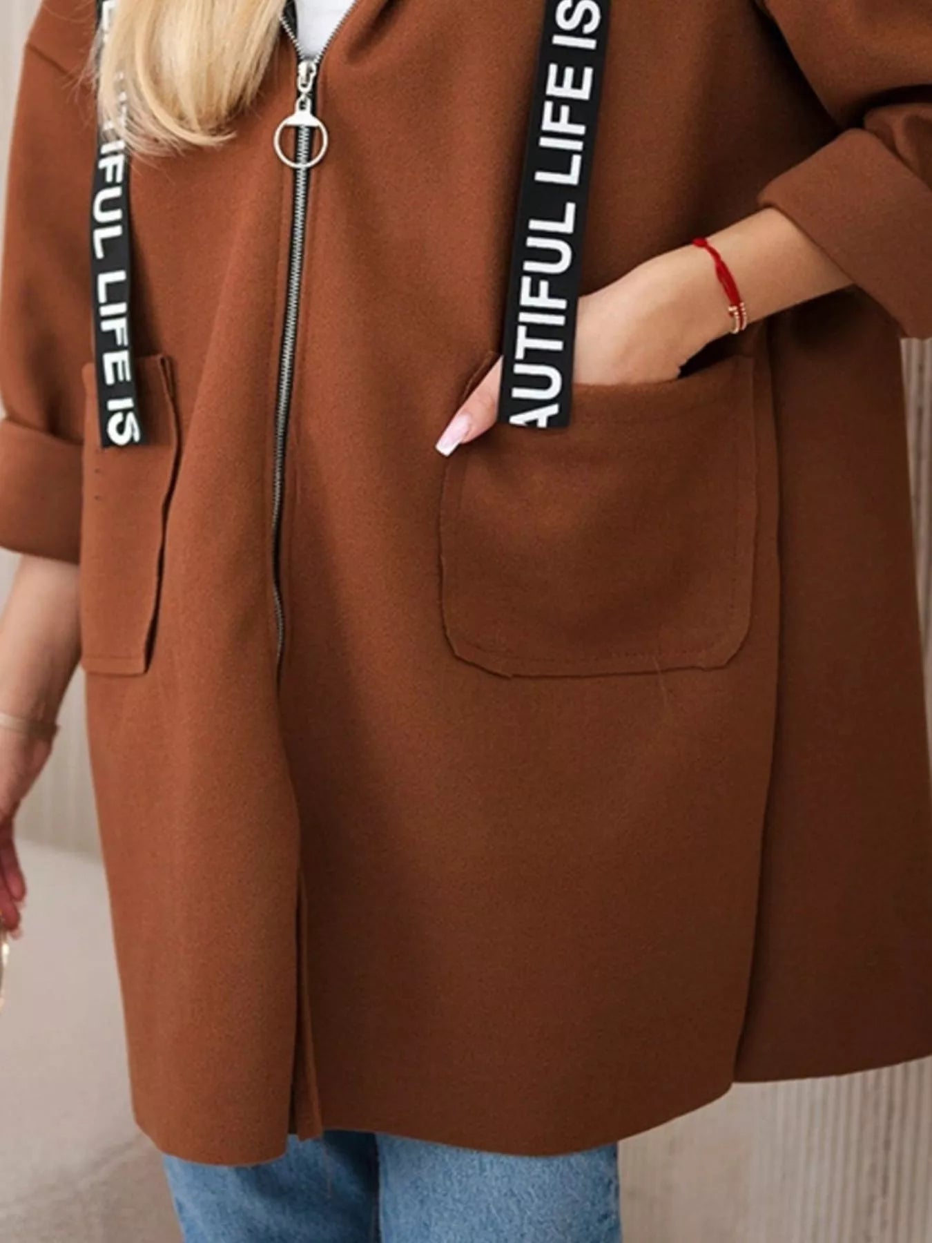 Abrigo con capucha moderna para mujer - Nelya