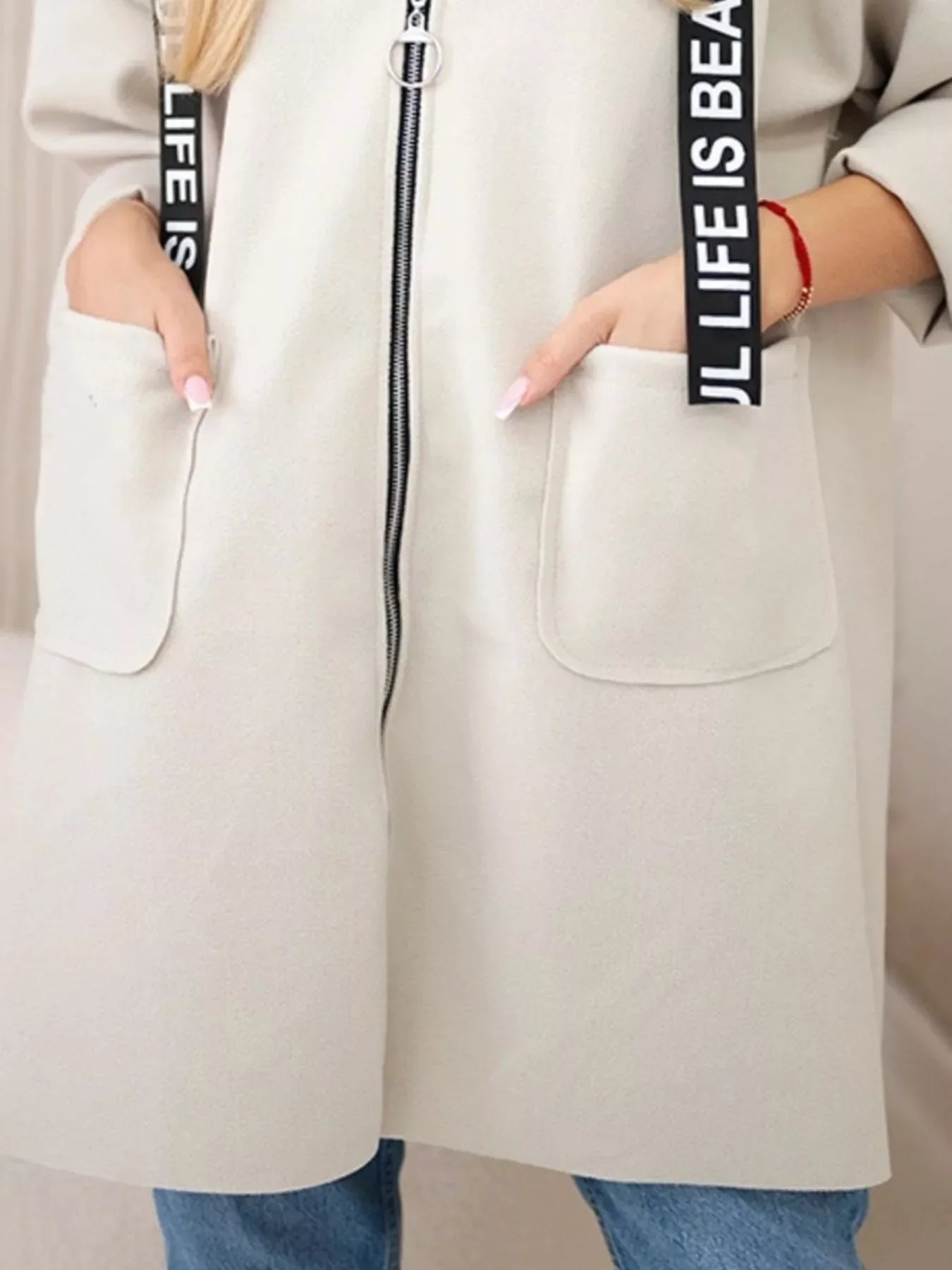 Abrigo con capucha moderna para mujer - Nelya