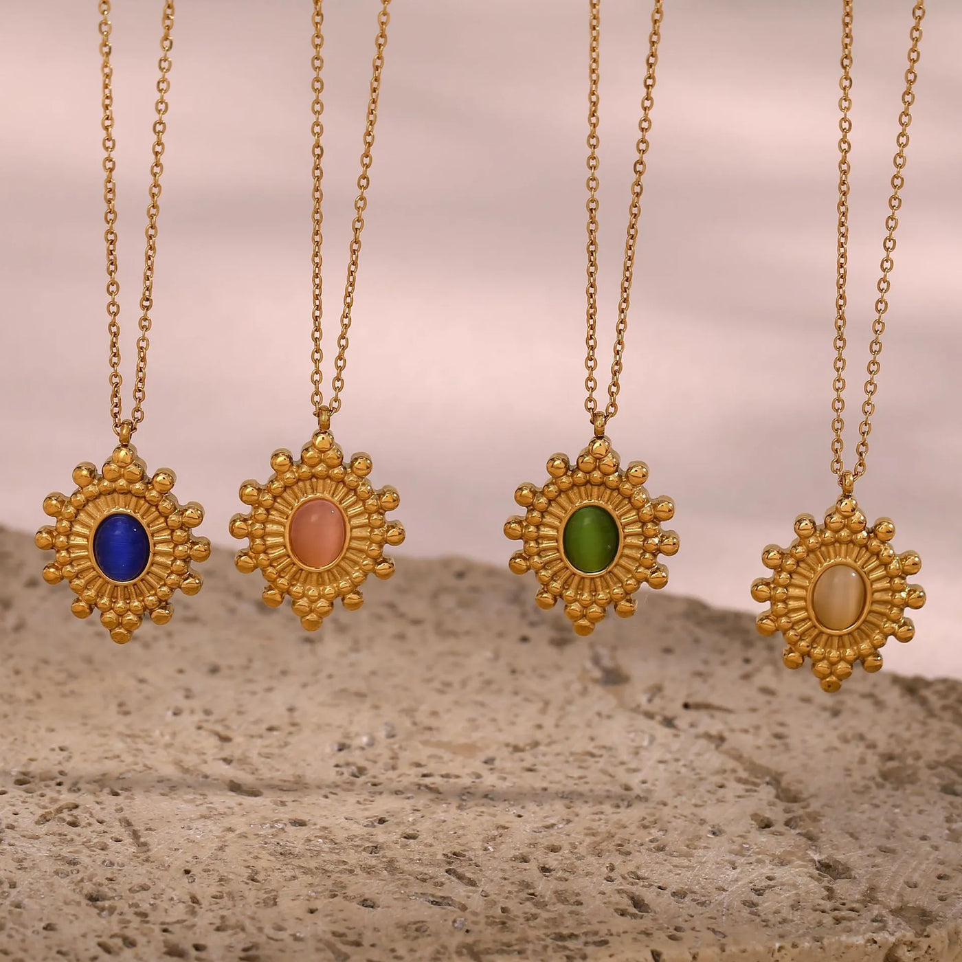 Collar vintage con colgante de timón ovalado de piedra natural