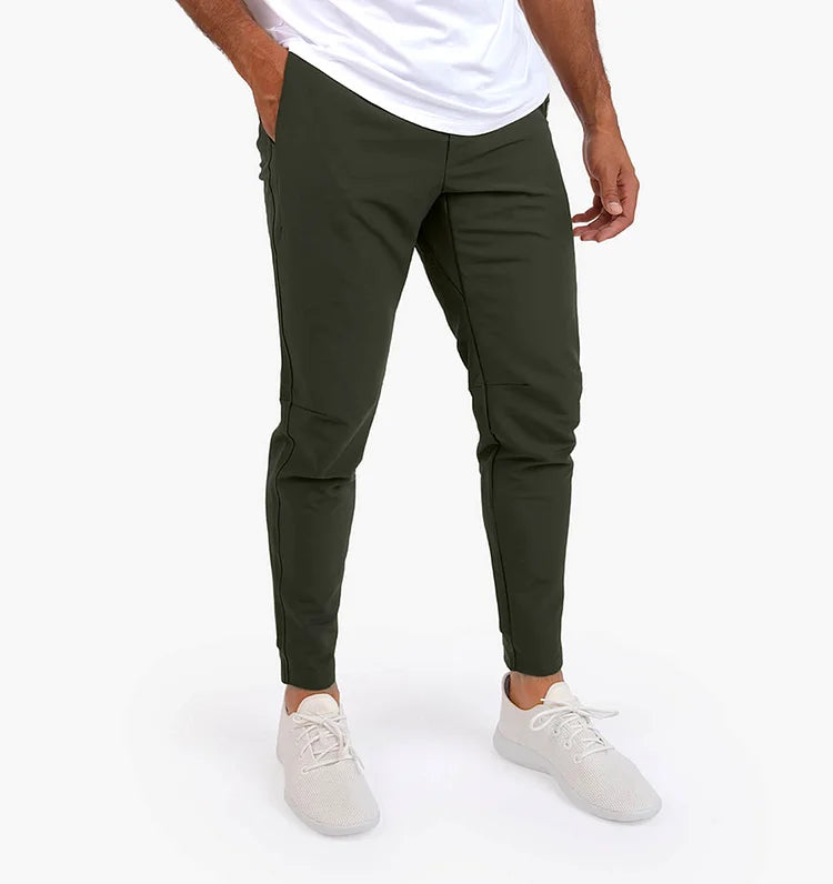 Pantalones cómodos para el día a día de los hombres