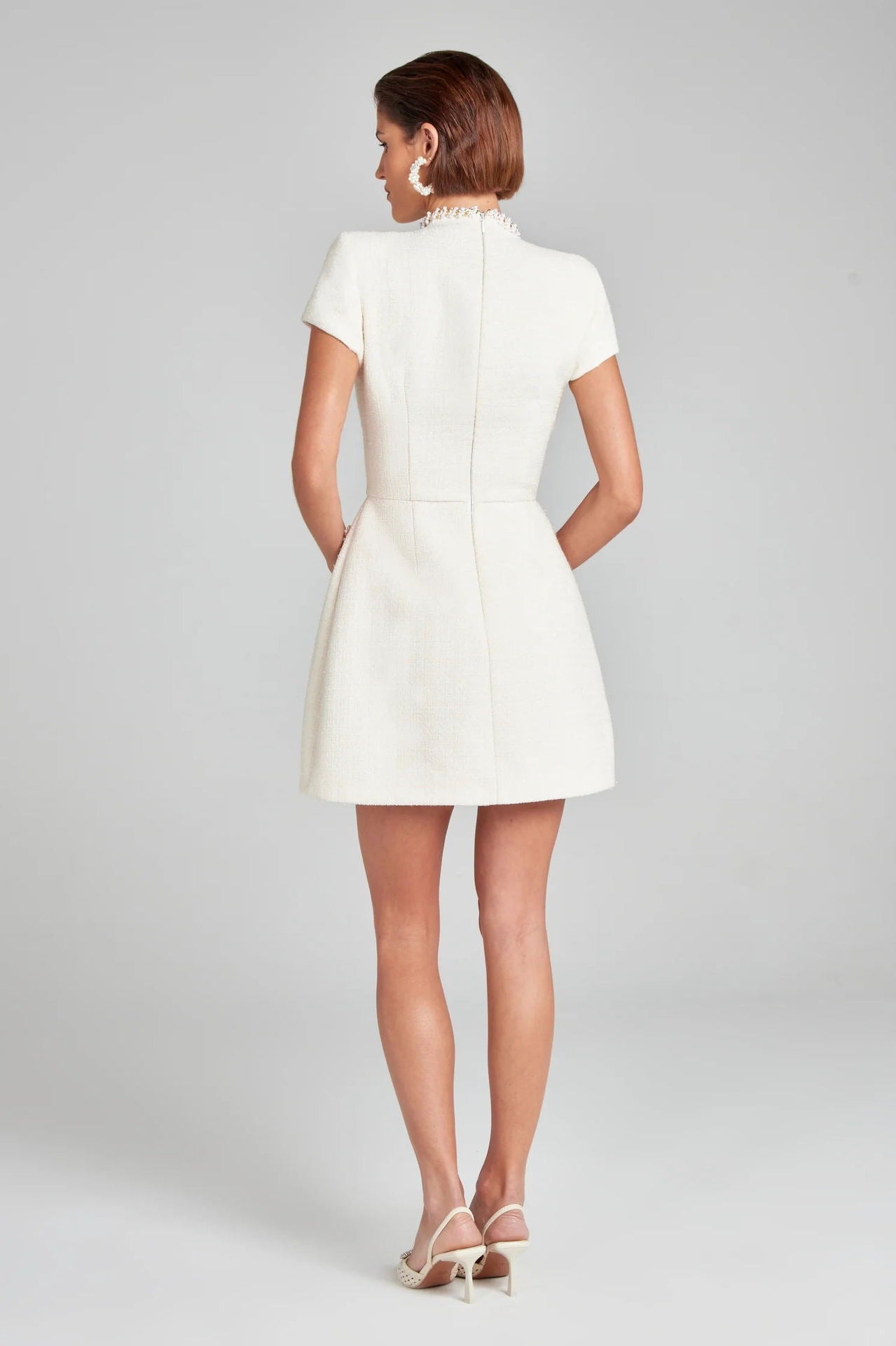 Vestido corto mujer tweed elegante con perlas blanco retro - Clarisse