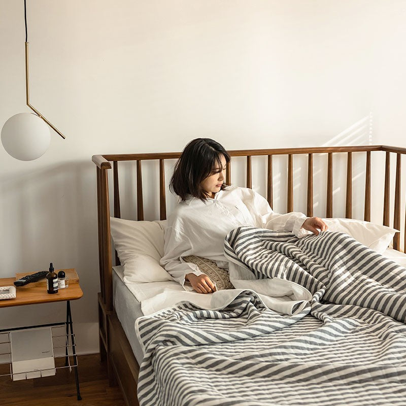 Colcha ligera de verano a rayas