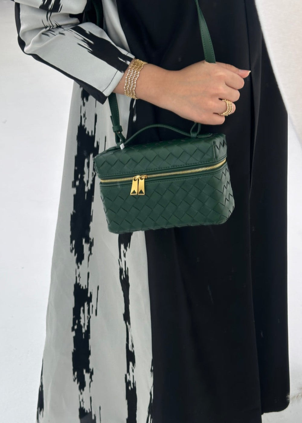 Bolso mujer trenzado negro estructura rígida cremalleras doradas - Valeska