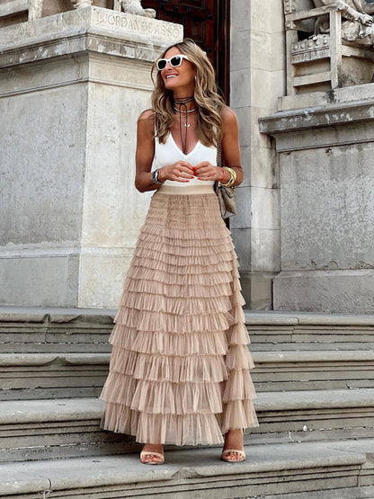Maxifalda de mujer con cintura alta en un look a capas - ligera y vaporosa para el verano