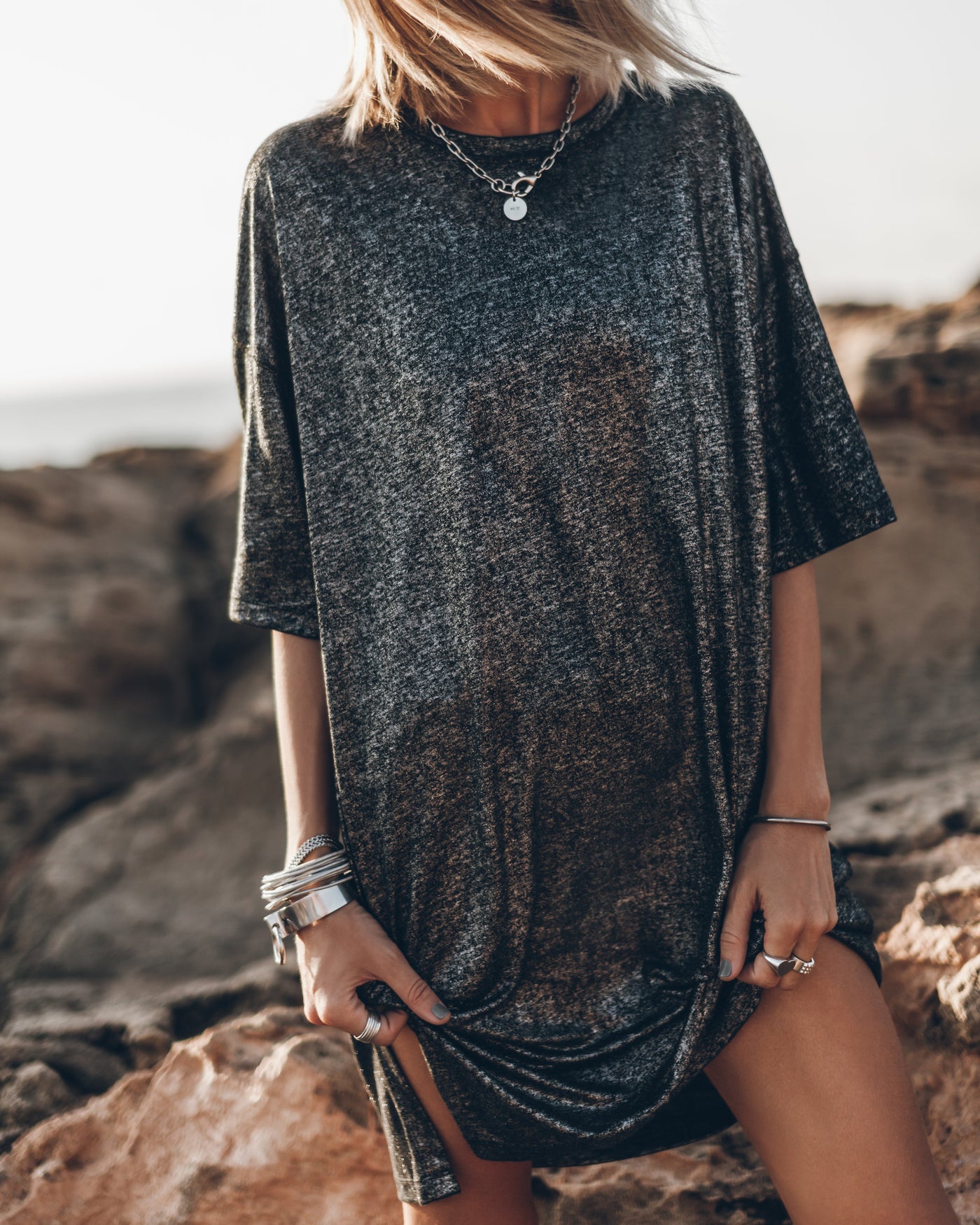 Kylie - El vestido de lino oscuro y brillante