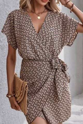 Vestido corto para mujer de manga corta cruzado con cinturón - Adriana
