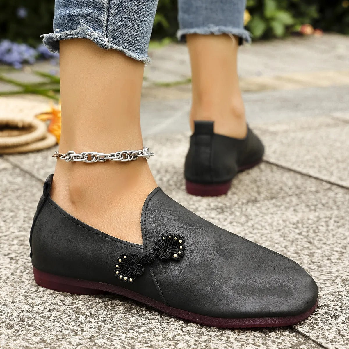 Mocasines planos para mujer estilo retro con bordado artesanal - Elena