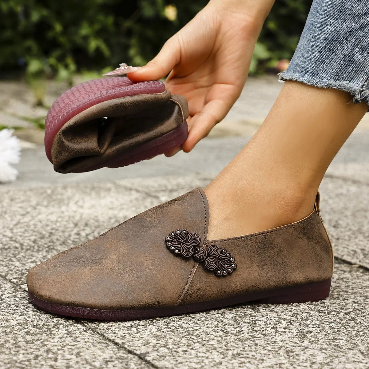 Mocasines planos para mujer estilo retro con bordado artesanal - Elena