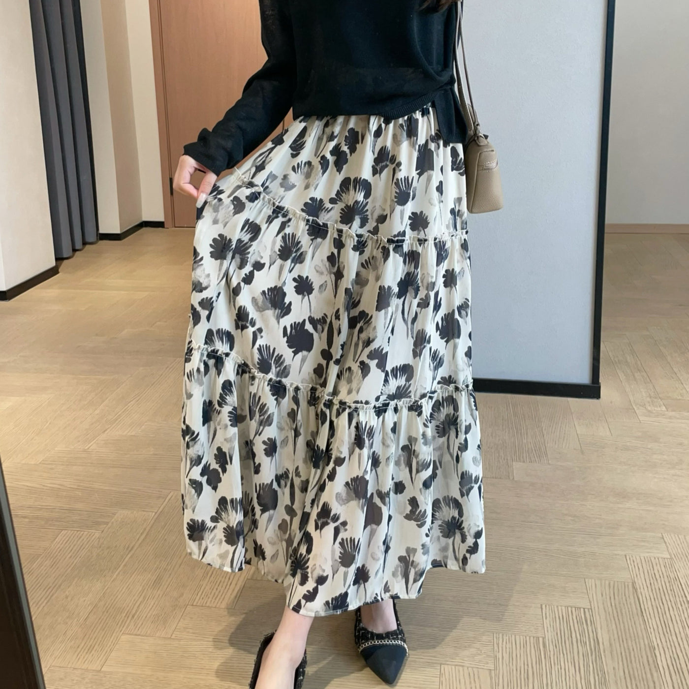 Falda larga de mujer con estampado floral monocromático y corte fluido - Mireille