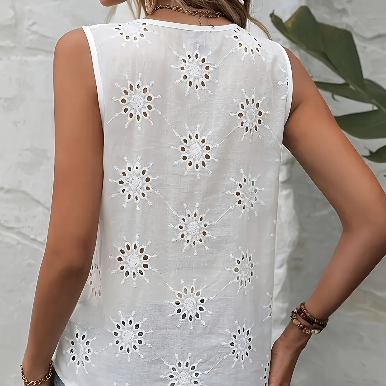 Blusa para mujer bordado inglés sin mangas escote en V - Olga